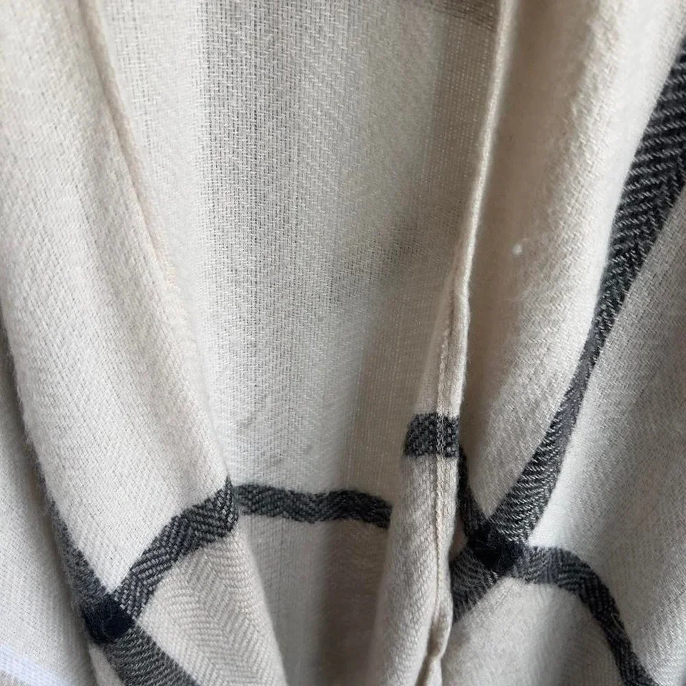 Three Dots Miranda Plaid Cashmere Blend Fringe Wrap Poncho Shawl OSFM Cream Tan
